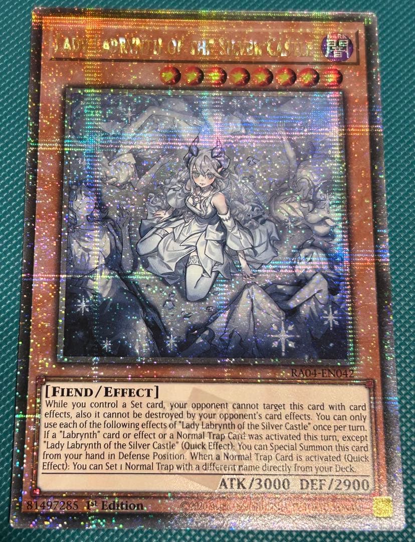 絵違い【英語EU版1st】迷宮城の白銀姫 25thクオシクRA04 イラスト違い