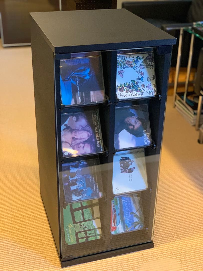 K　CDラック 黒 ガラス扉付き　160枚収納（3台あったうち最後の1台）