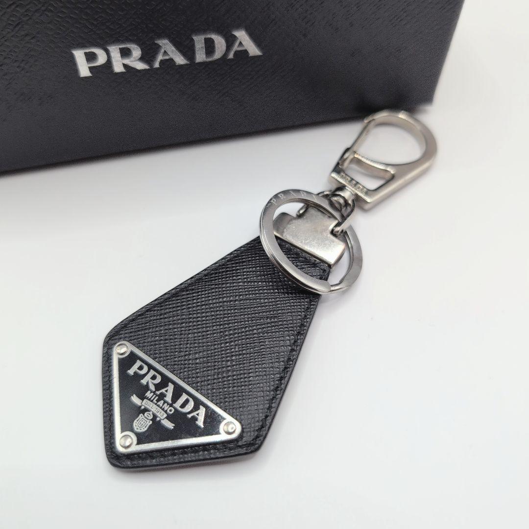 美品✨PRADA キーリング 三角ロゴ サフィアーノ 正規品認定書付