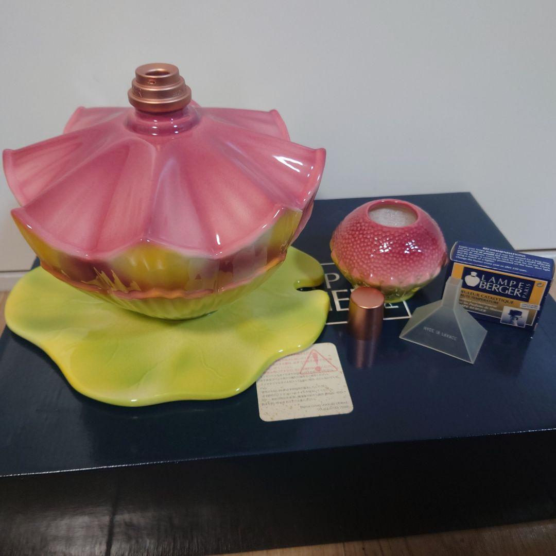 ランプベルジェ　蓮の花