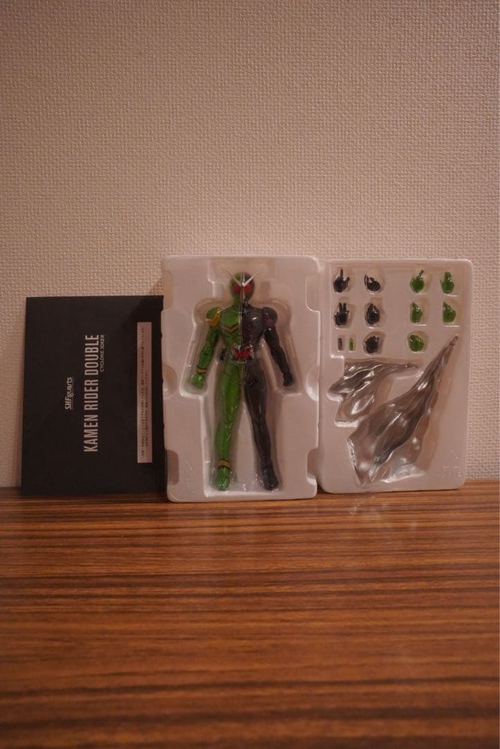 S.H.Figuarts 真骨彫製法 仮面ライダーW サイクロンジョーカー