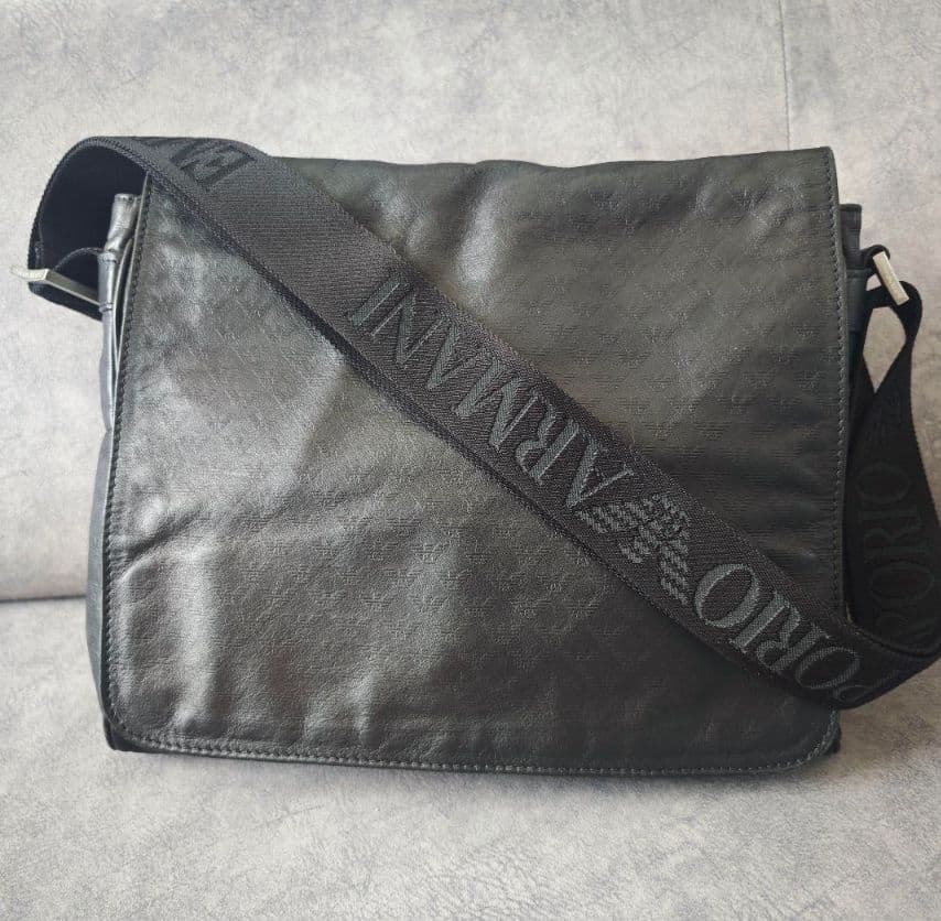 美品 エンポリオアルマーニ メッセンジャーバッグ