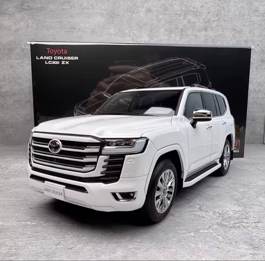 TOYOTA LCD 1:18 ￼Land cruiser ZX (LC300)