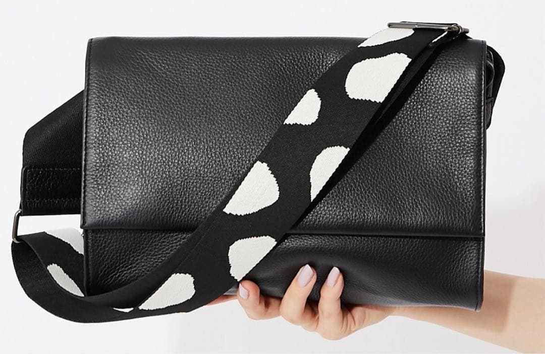 イアパピヨネ　ear PAPILLONNER ダルメシアンボディバッグ