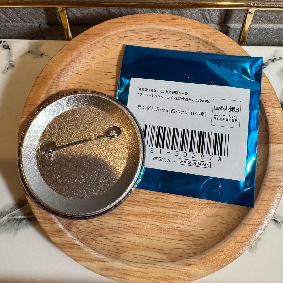 鬼滅の刃 無限城 カフェ 決戦の火蓋を切る 第四期 57mm缶バッジ 童磨