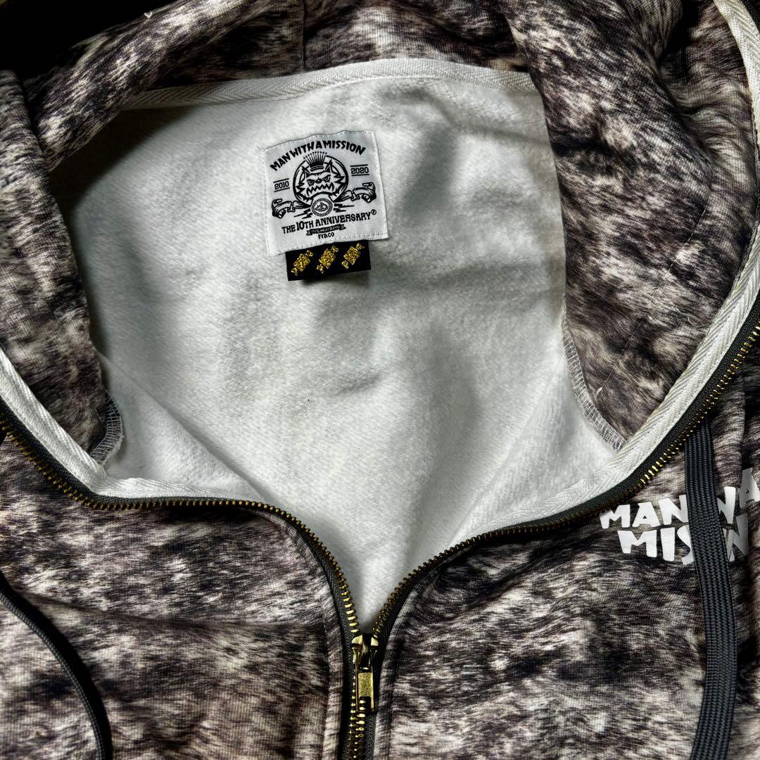MAN WITH A MISSION 10周年 お毛並みパーカー Lサイズ 古着 - メルカリ