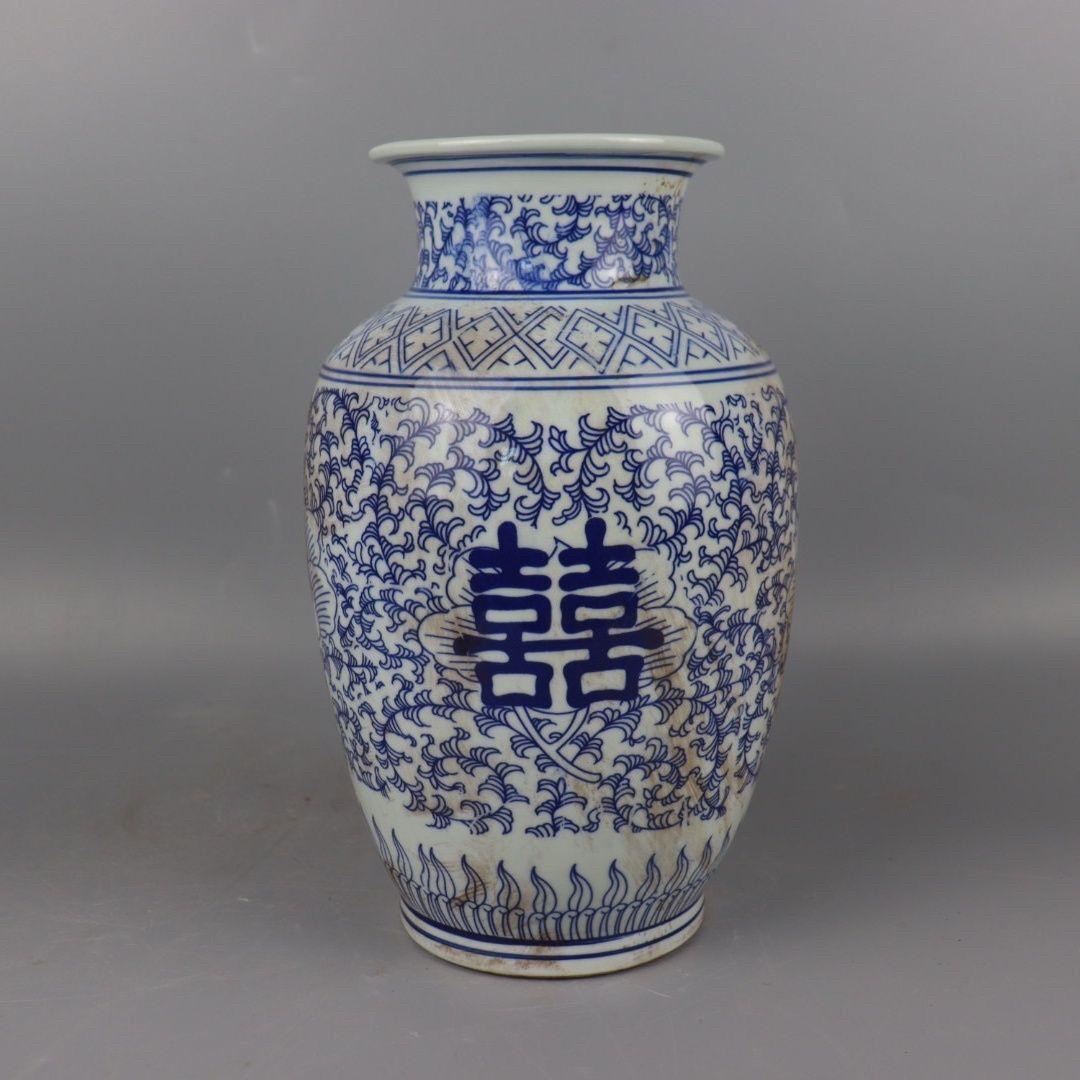 青花纏枝喜字紋冬瓜瓶 景徳鎮 陶磁器 装飾品 現代工芸品 美術品 置物