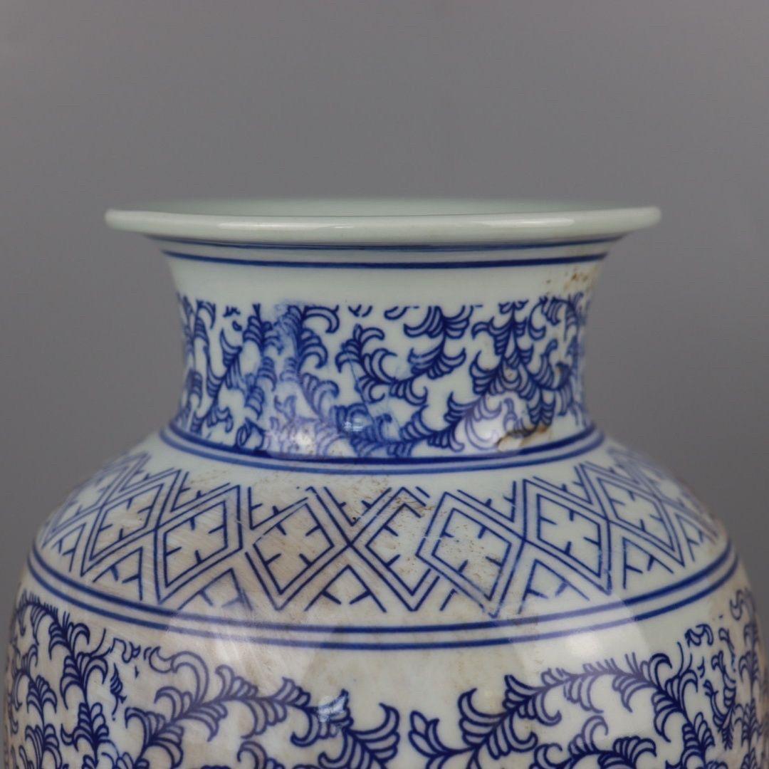 青花纏枝喜字紋冬瓜瓶 景徳鎮 陶磁器 装飾品 現代工芸品 美術品 置物