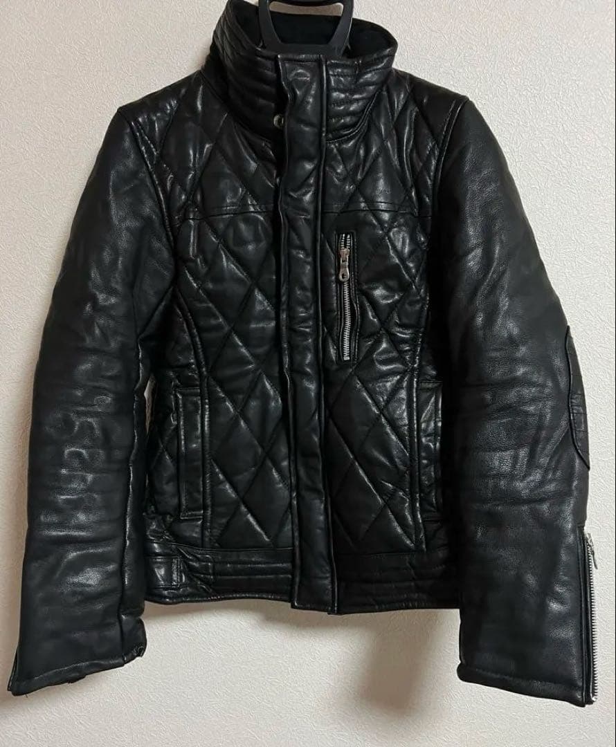 美品 VANQUISH レザージャケット 中綿 キルティング 羊革 黒 S VANQUISH（ヴァンキッシュ） 革ジャン ライダース カウレザー シングル