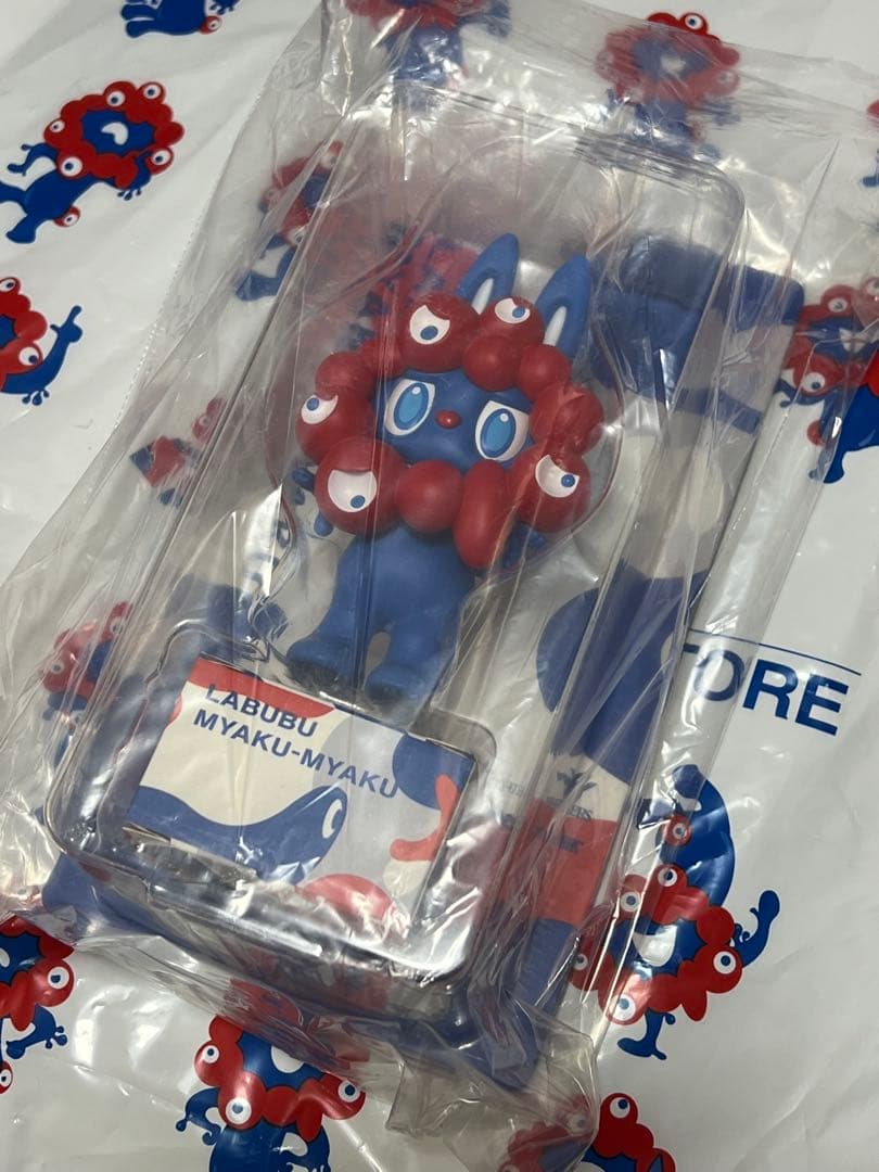 万博　ラブブ　MYAKU-MYAKU フィギュア ストラップ付き