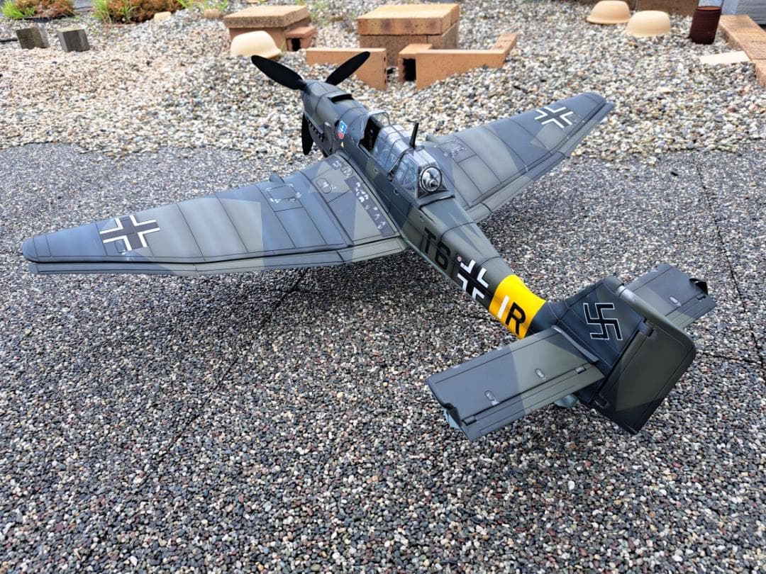週末値下　1/18 ドイツ空軍　スツーカ Ju 87 完成品　中古B