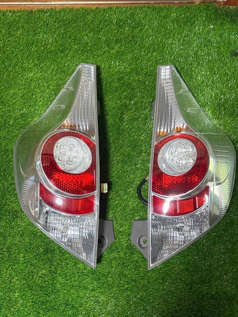 トヨタ アクア NHP10 テールライトH25 右左セット