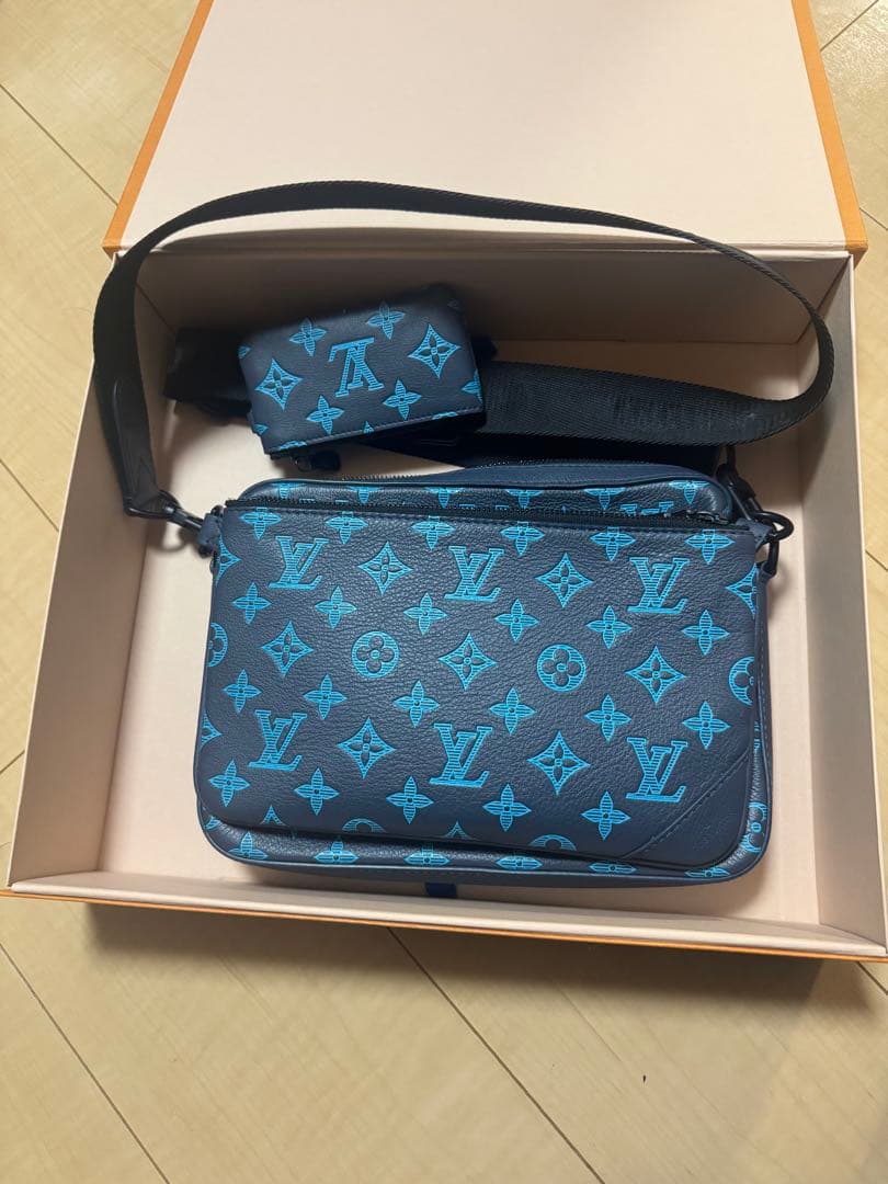 LOUIS VUITTON ルイヴィトン トリオ・メッセンジャー　メンズ