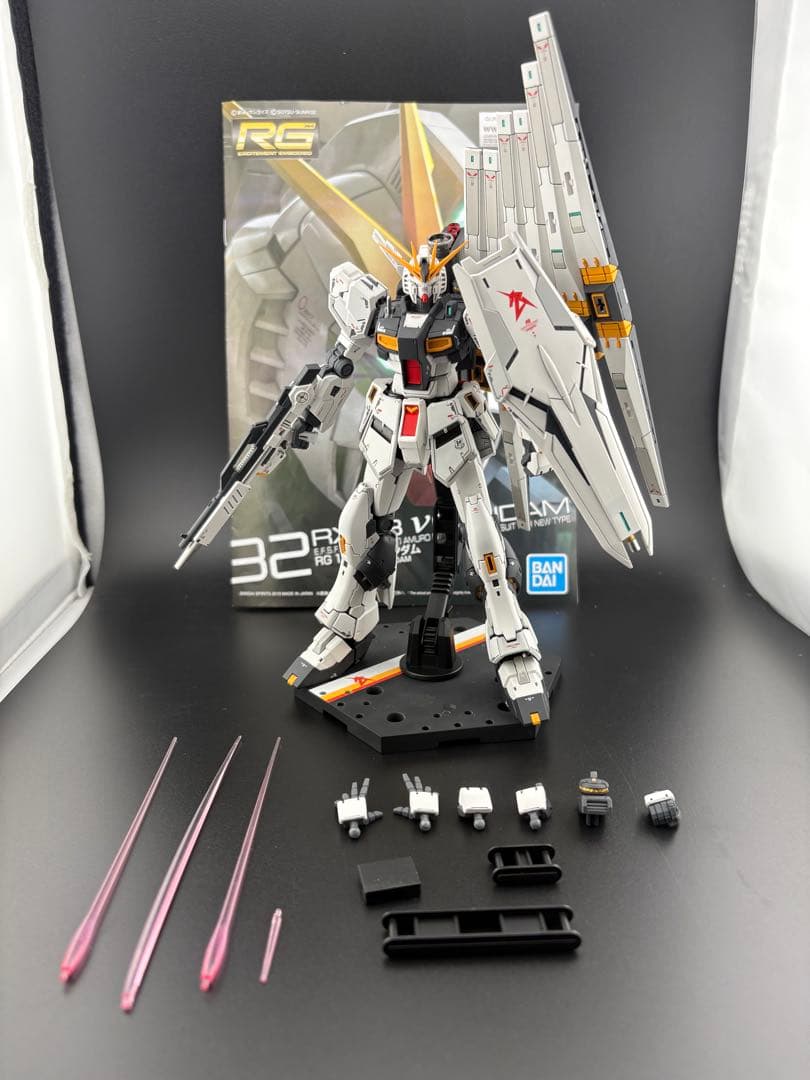 RG νガンダム 全塗装済 完成品 - メルカリ