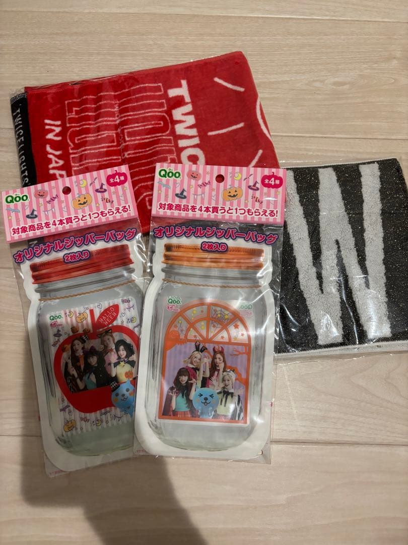 ぱくちよ様専用】TWICE まとめ売りCD50枚・トレカ306枚・うちわなど