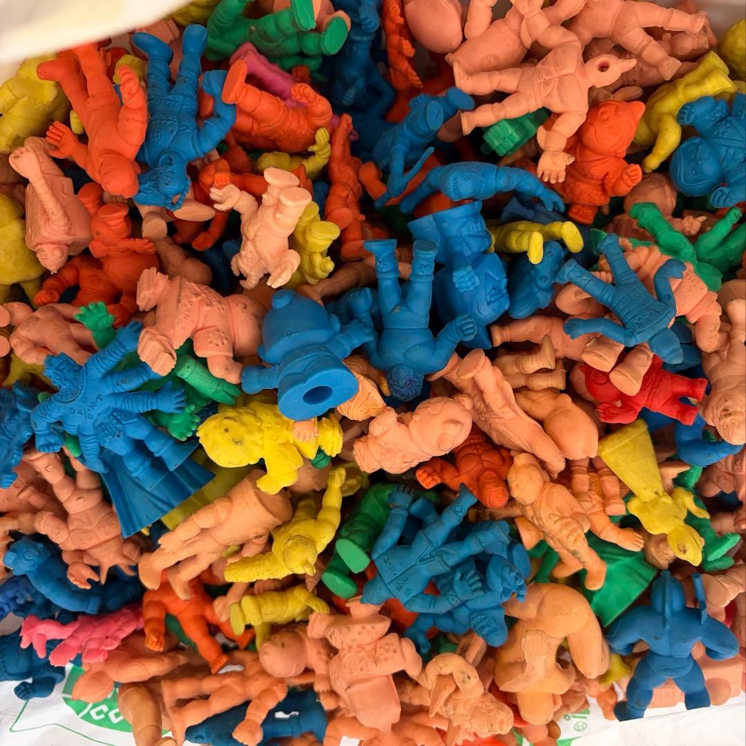 キン消し、ガン消し、聖闘士星矢消し　などフィギュア　大量4.5kg