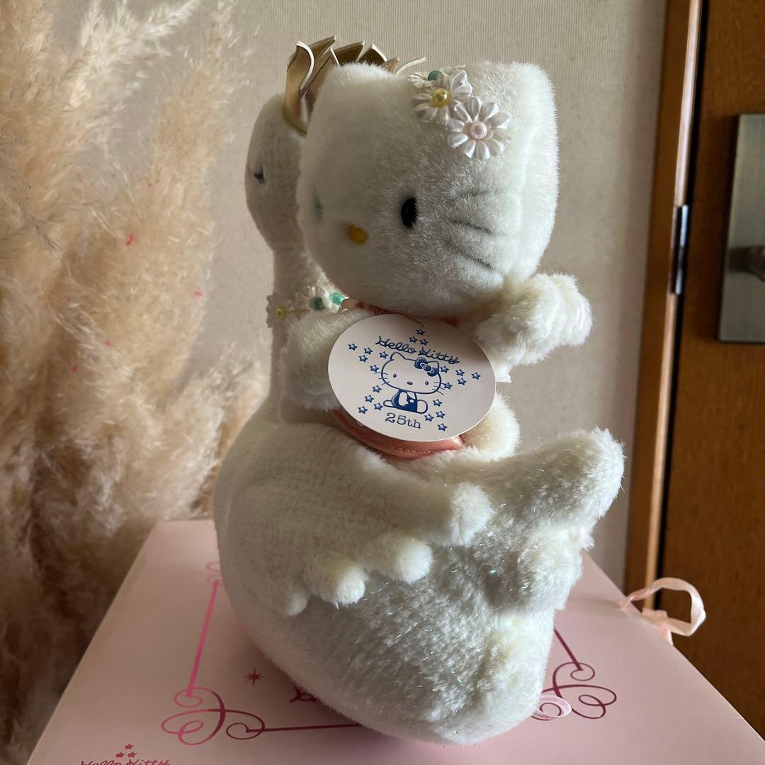 ハローキティ 25周年記念 限定 スワン 白鳥 キティちゃん L - メルカリ