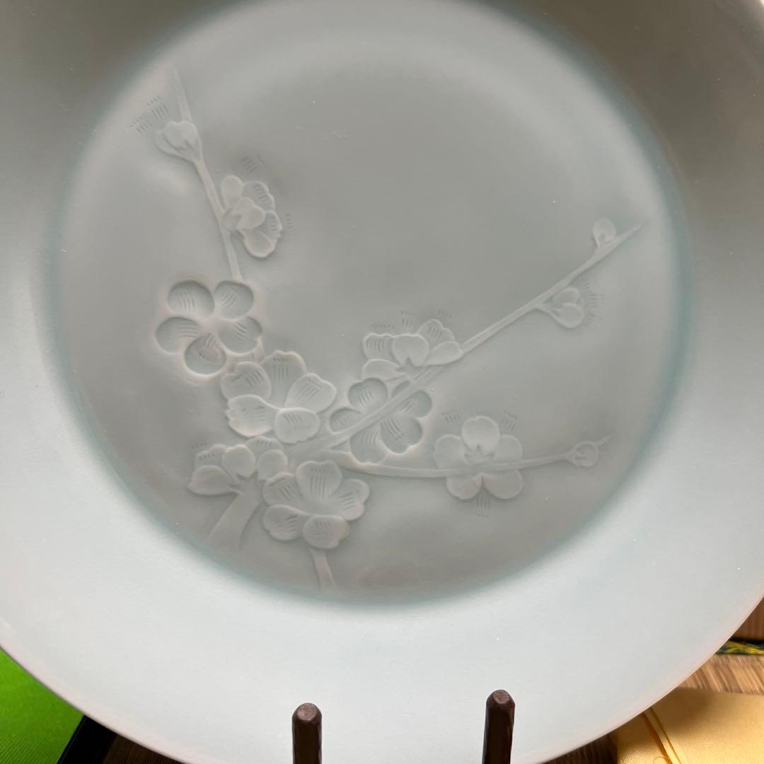 青白磁人間国宝　塚本快山本人作青白磁梅花文皿　完品　共箱 人間国宝 塚本快示本人作青白磁牡丹文完品 極美値下げ - メルカリ