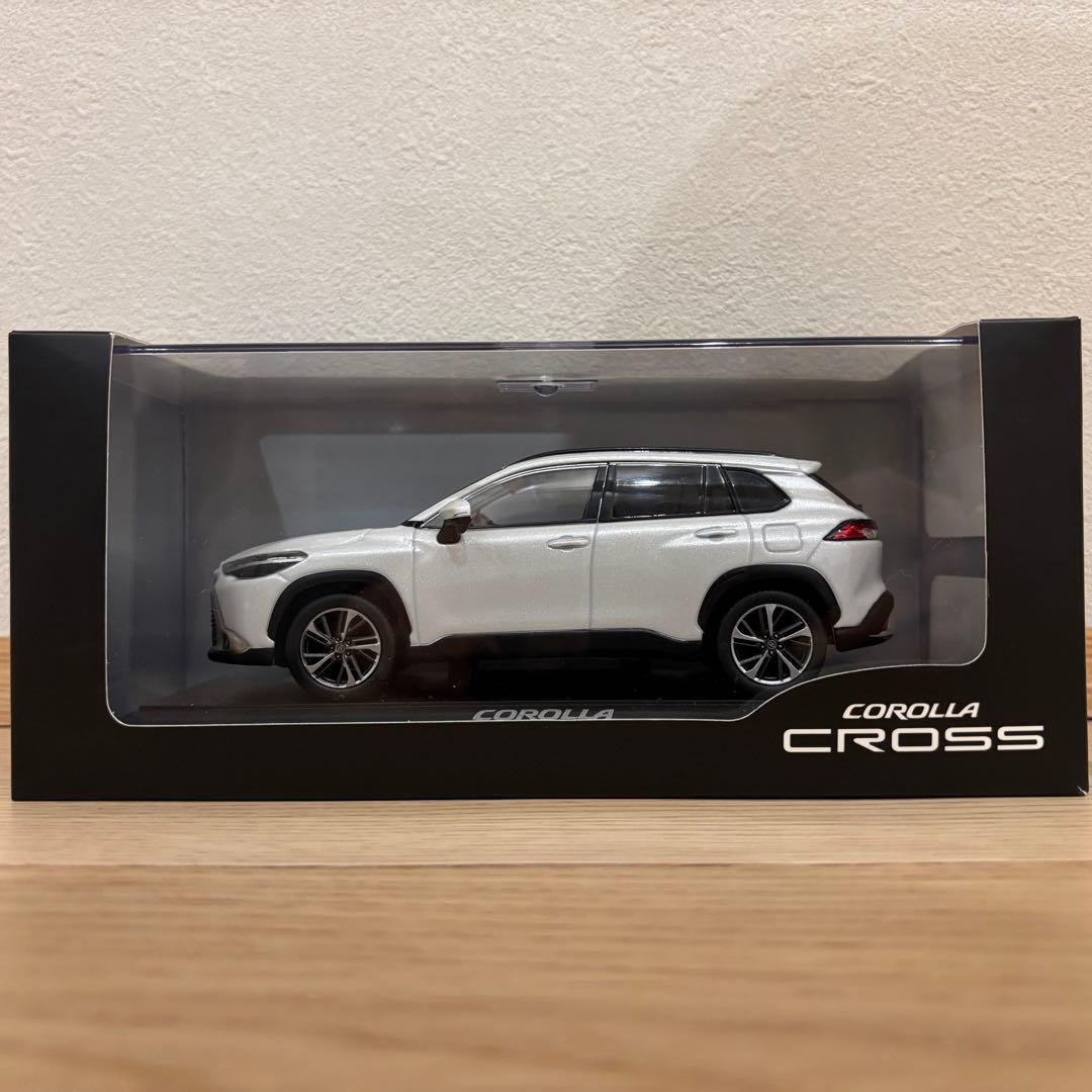 トヨタ カローラクロス 1/30 ミニカー ホワイトパール 新品 未開封品