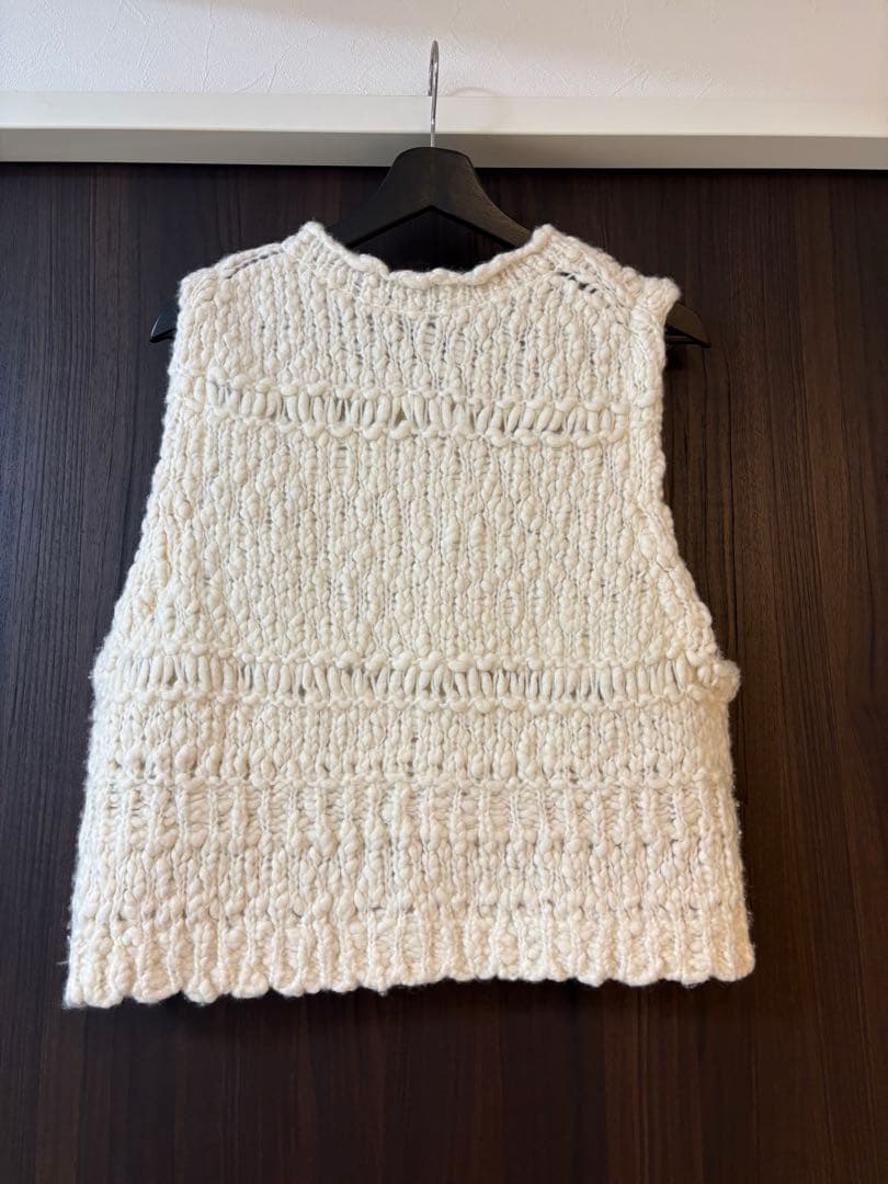 ワードローブを新鮮に」ウール混のチャンキーニットベスト/アイボリー
