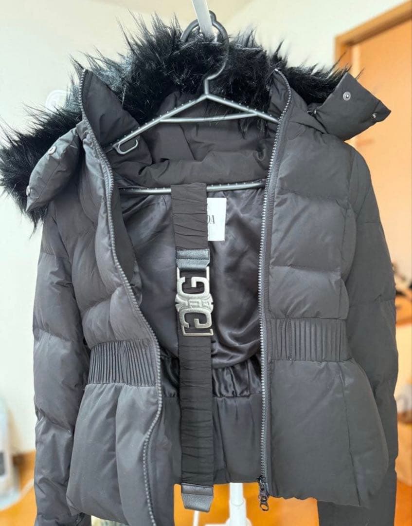 GYDA フード付きブラックダウンジャケット ベルト付き 楽天市場】GYDA ジェイダ ダウン ジャケット ロング GD ベルト付き