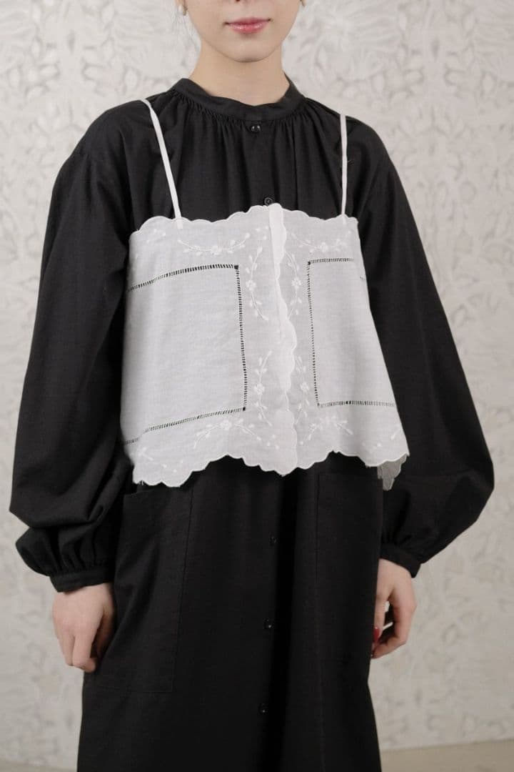 Hériter / embroidery parts camisole