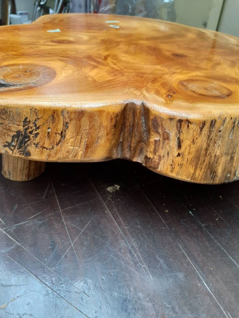 無垢材 自然な形状の座卓