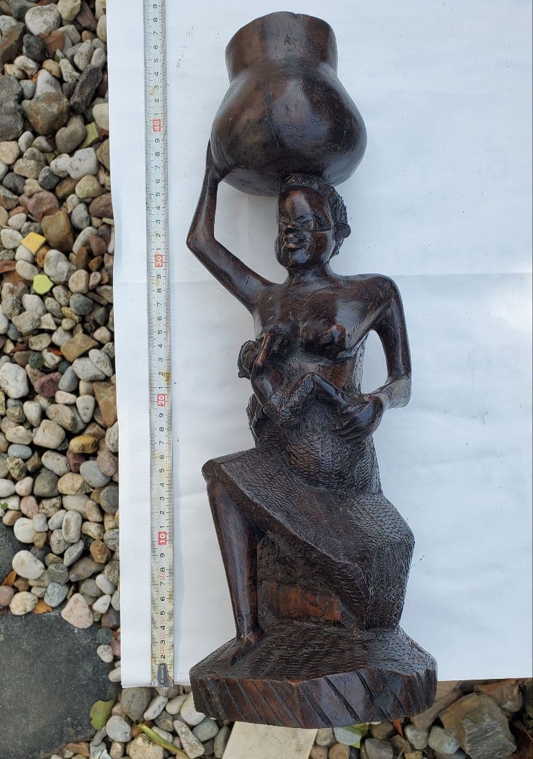 マコンデ彫刻 木製 女性像 壺を持つ彫刻 約40cmと　バリ島女神像