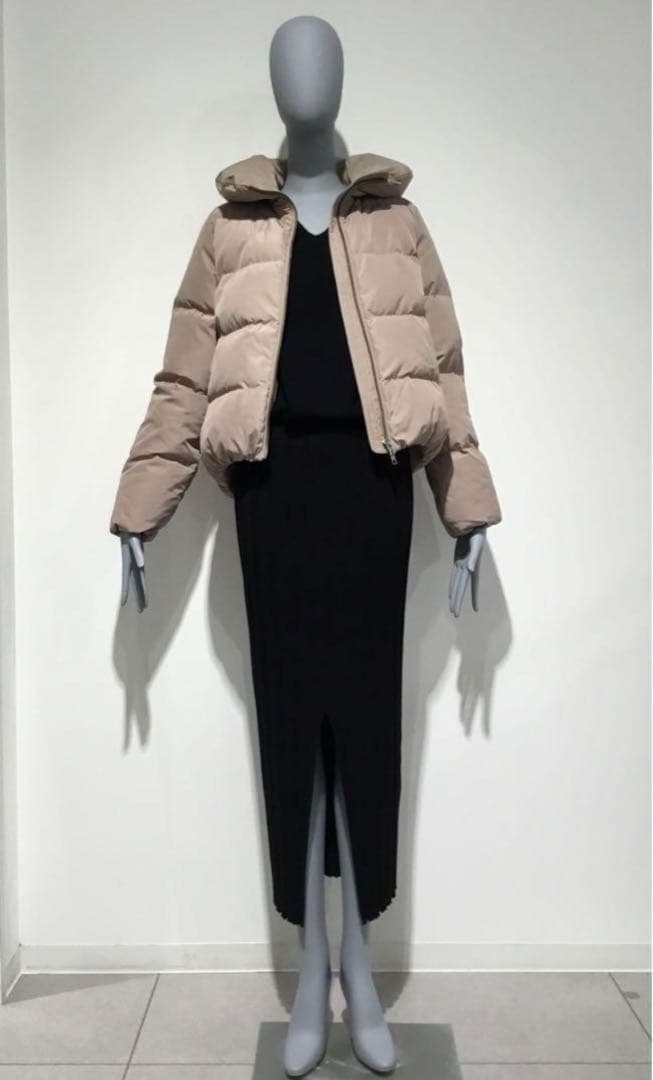 theory セオリー MOMO ショートダウンジャケット ベージュ - メルカリ