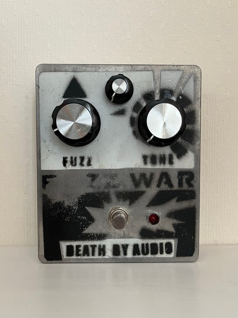 ギター DEATH BY AUDIO / Fuzz War