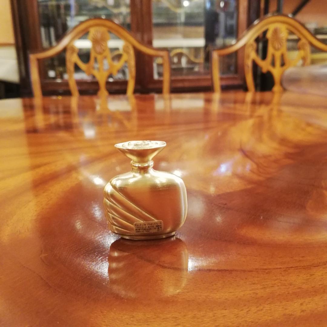 希少♠ESTEE LAUDE　練香水ロマンティックモーメント