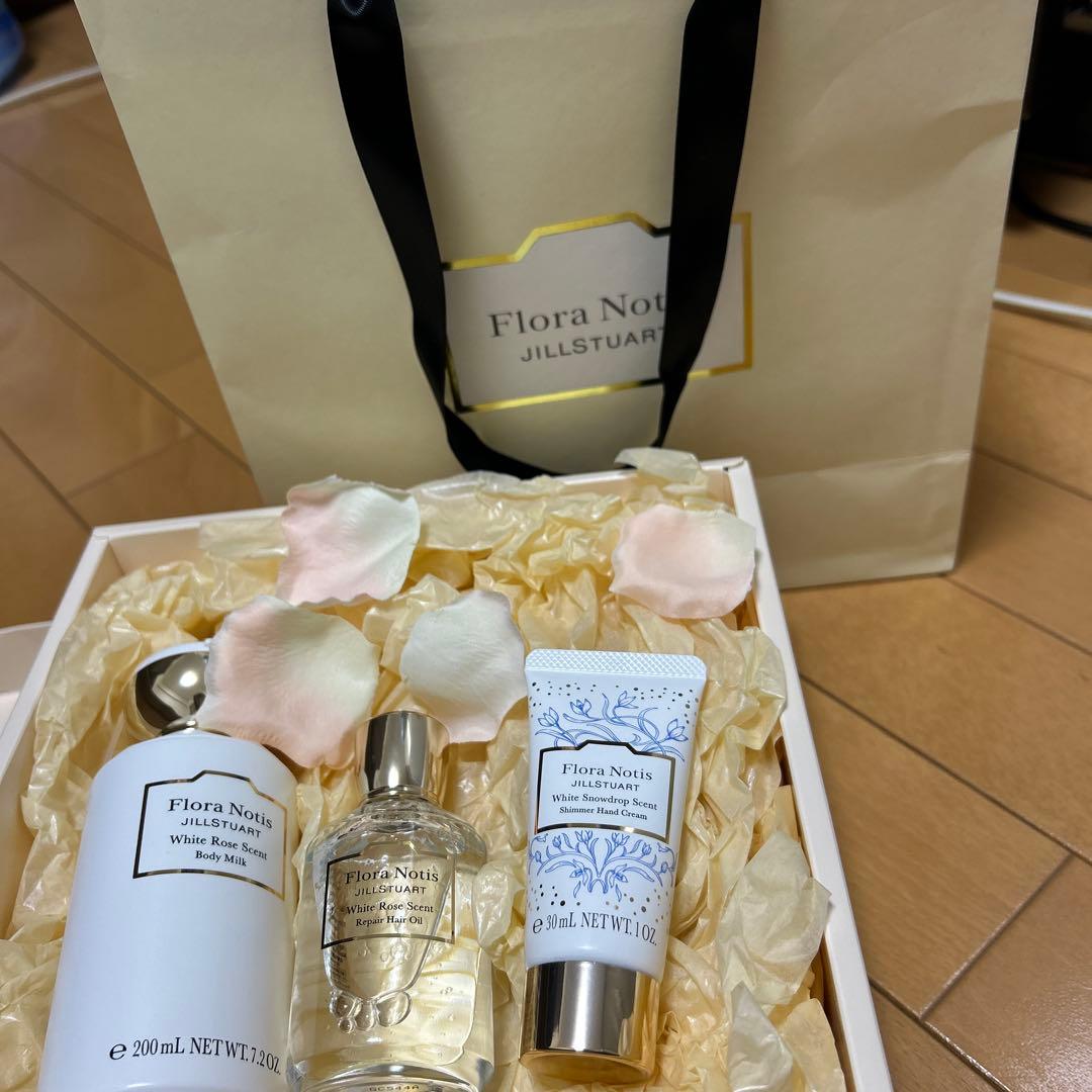 JILLSTUART ホワイトローズ ボディミルク ヘアオイル　ハンドクリーム