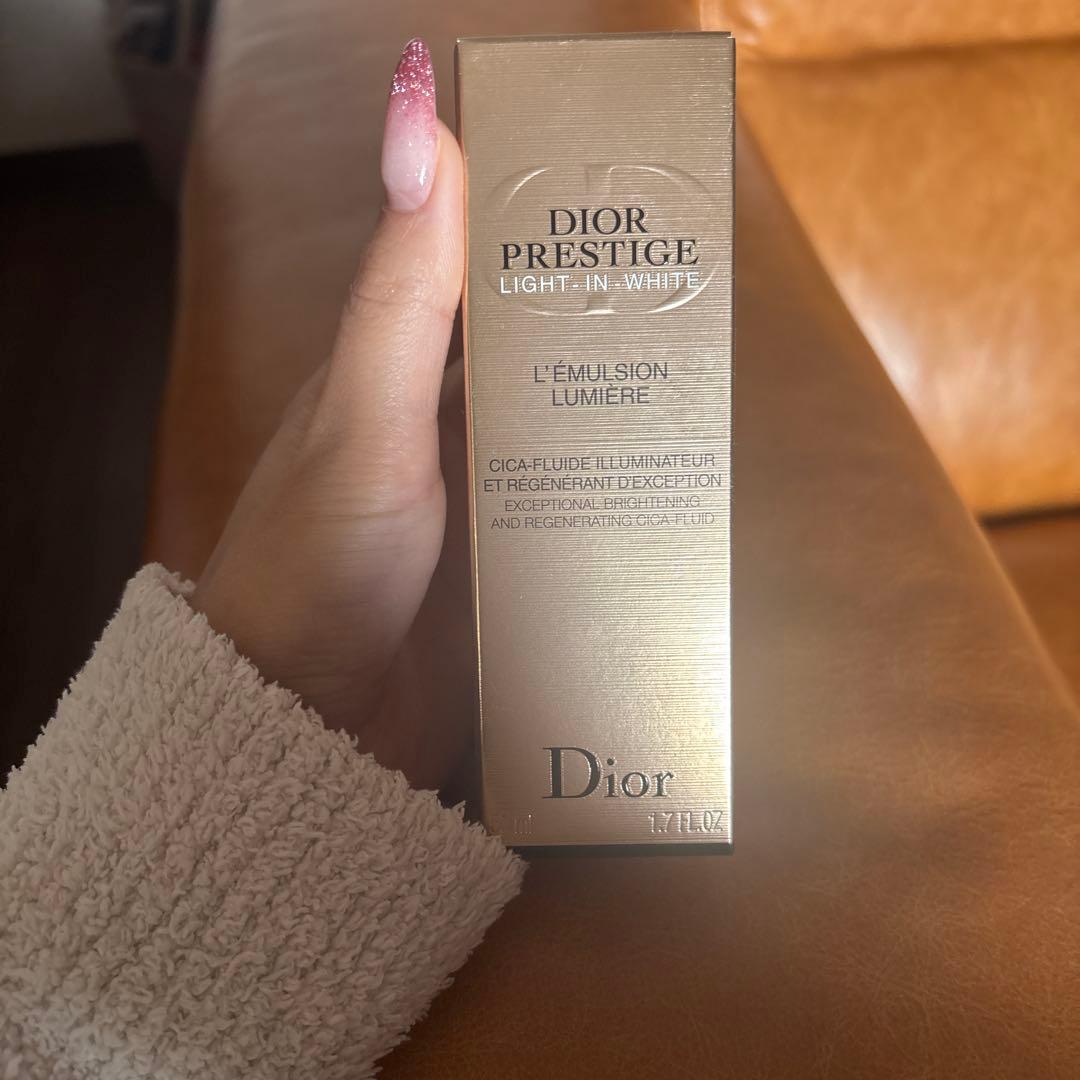プレステージホワイトリンクルエマルジョンルミエール　ディオール