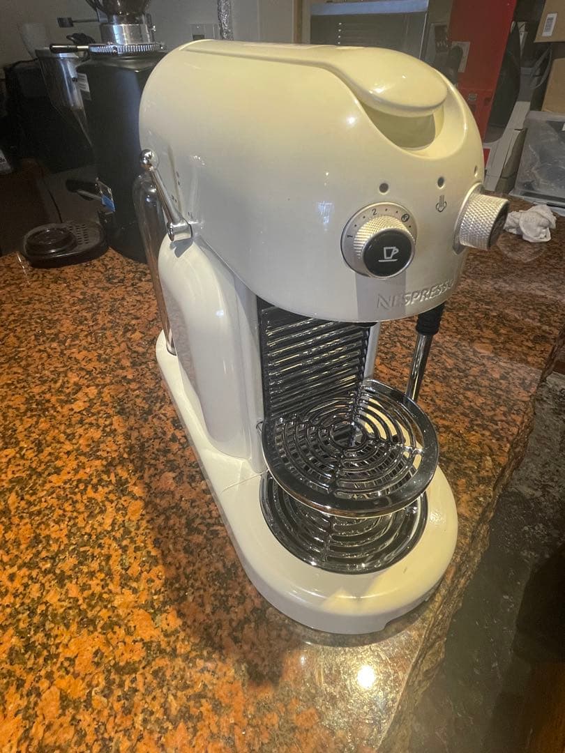 コーヒーメーカー・エスプレッソマシン NESPRESSO maestria