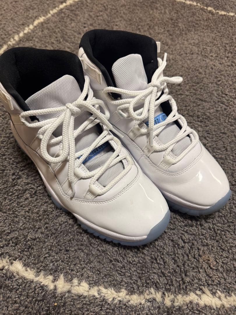 エア ジョーダン 11 ホワイト/ブラック/ブルー