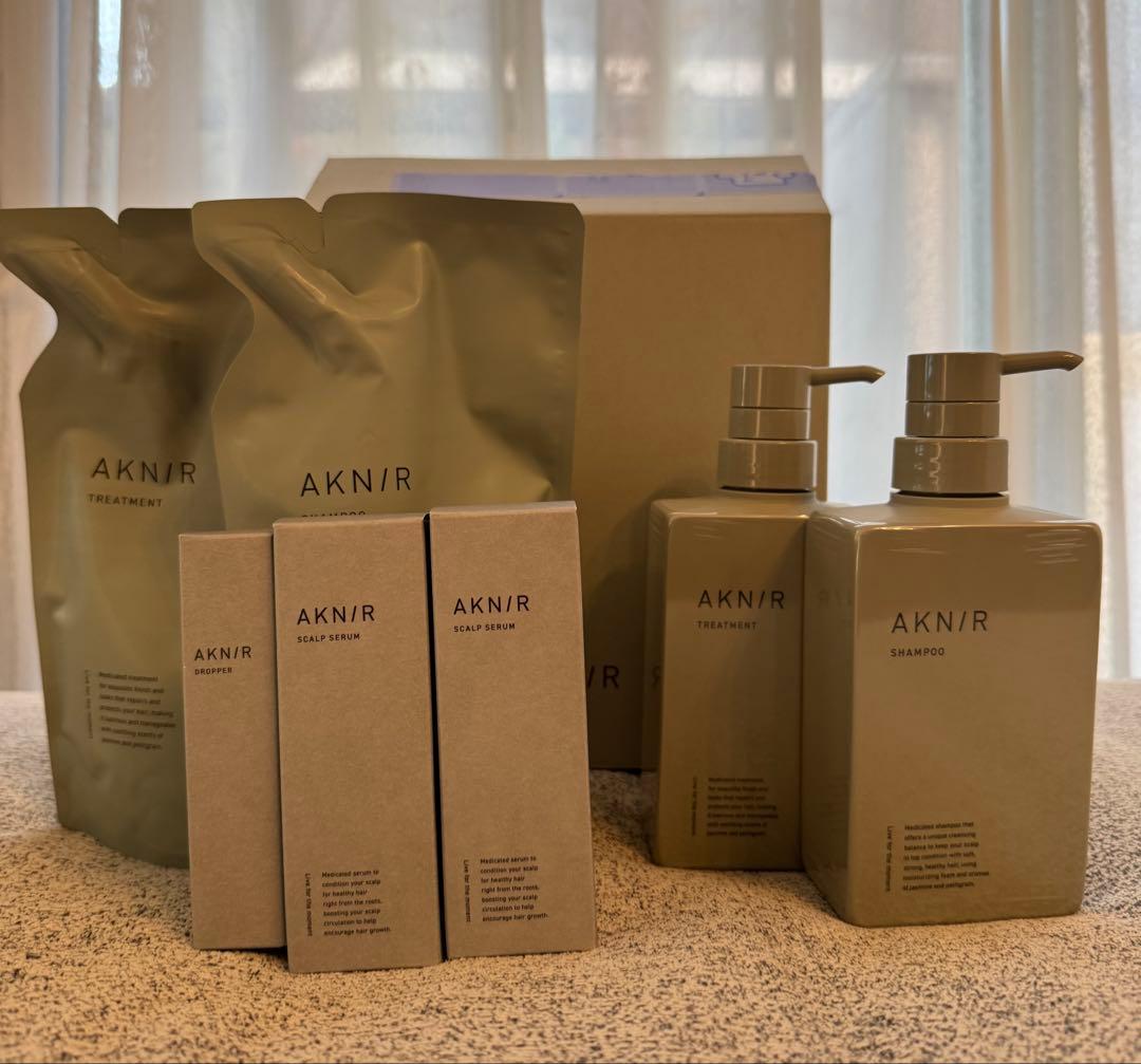 AKNIR アクニー　シャンプー・トリートメントセット＆ヘアスクラプセラム2本