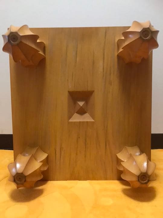 ☆美品☆ 美品 碁盤 本榧足付き(桐蓋、布盤覆い