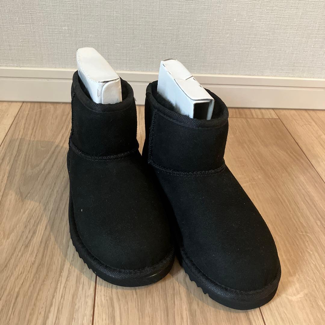 新品☆UGG ブラック キッズブーツ19センチ