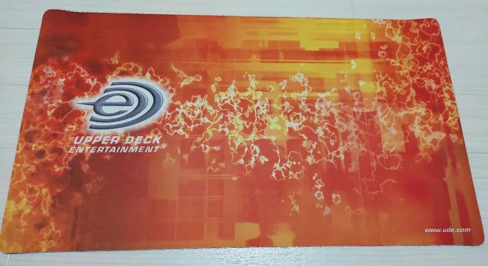 遊戯王　プレイマット　アッパーデック　ジャッジ赤 遊戯王】 プレイマット シャルル大帝 (ジャッジ2024)(袋あり) [遊戯王