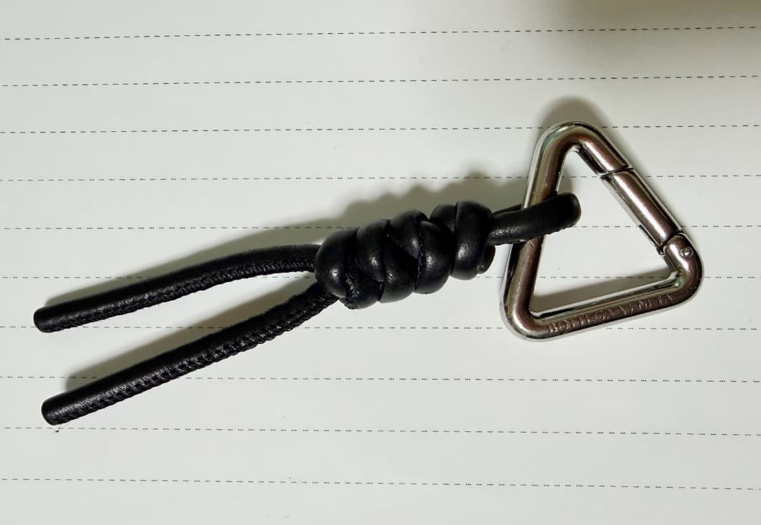 Bottega Veneta トライアングルキーリング ネロ - メルカリ