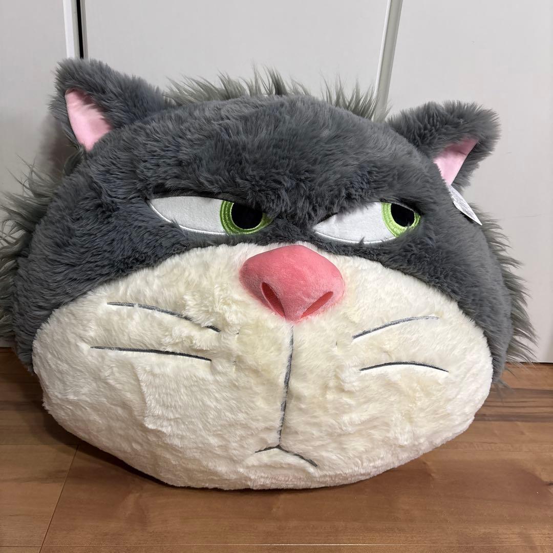 新品タグ付 ディズニー ルシファー コストコ クッション - メルカリ