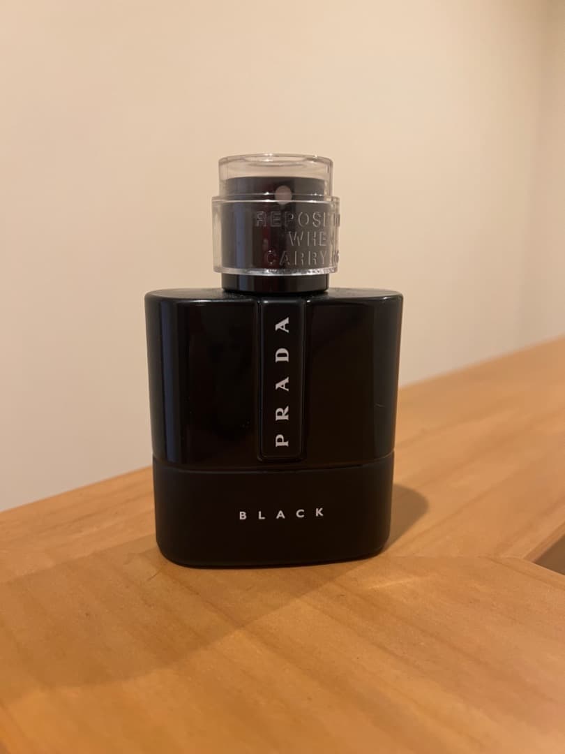 PRADA 　プラダ 　　ルナロッサ　ブラック 　50ml 　オードパルファム
