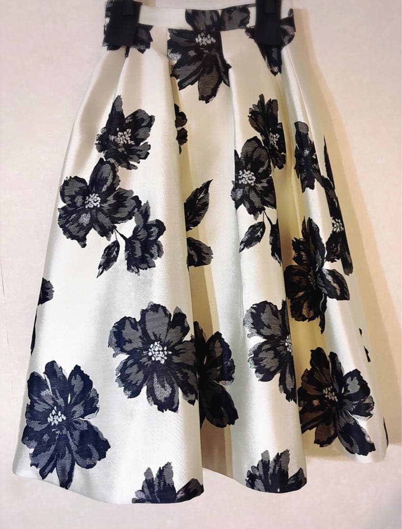 新品未使用タグ付】allureville ラメフラワージャガード スカート