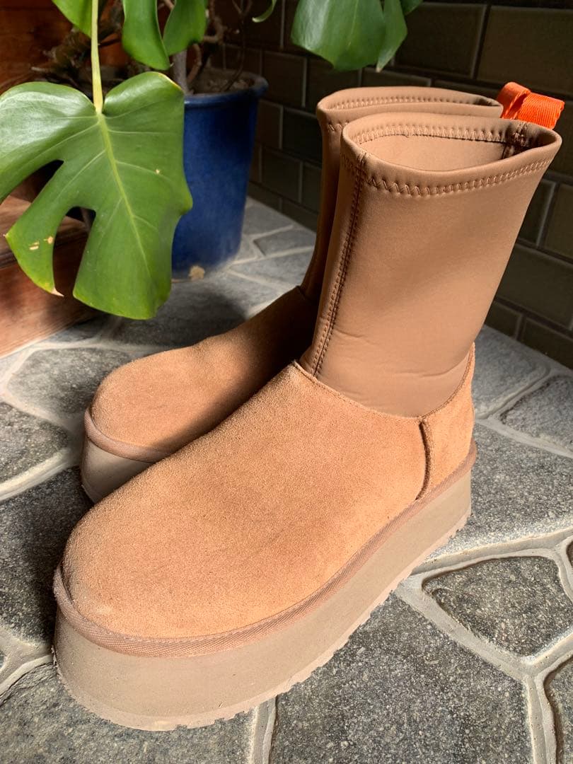 UGG スエード 厚底 ショートブーツ