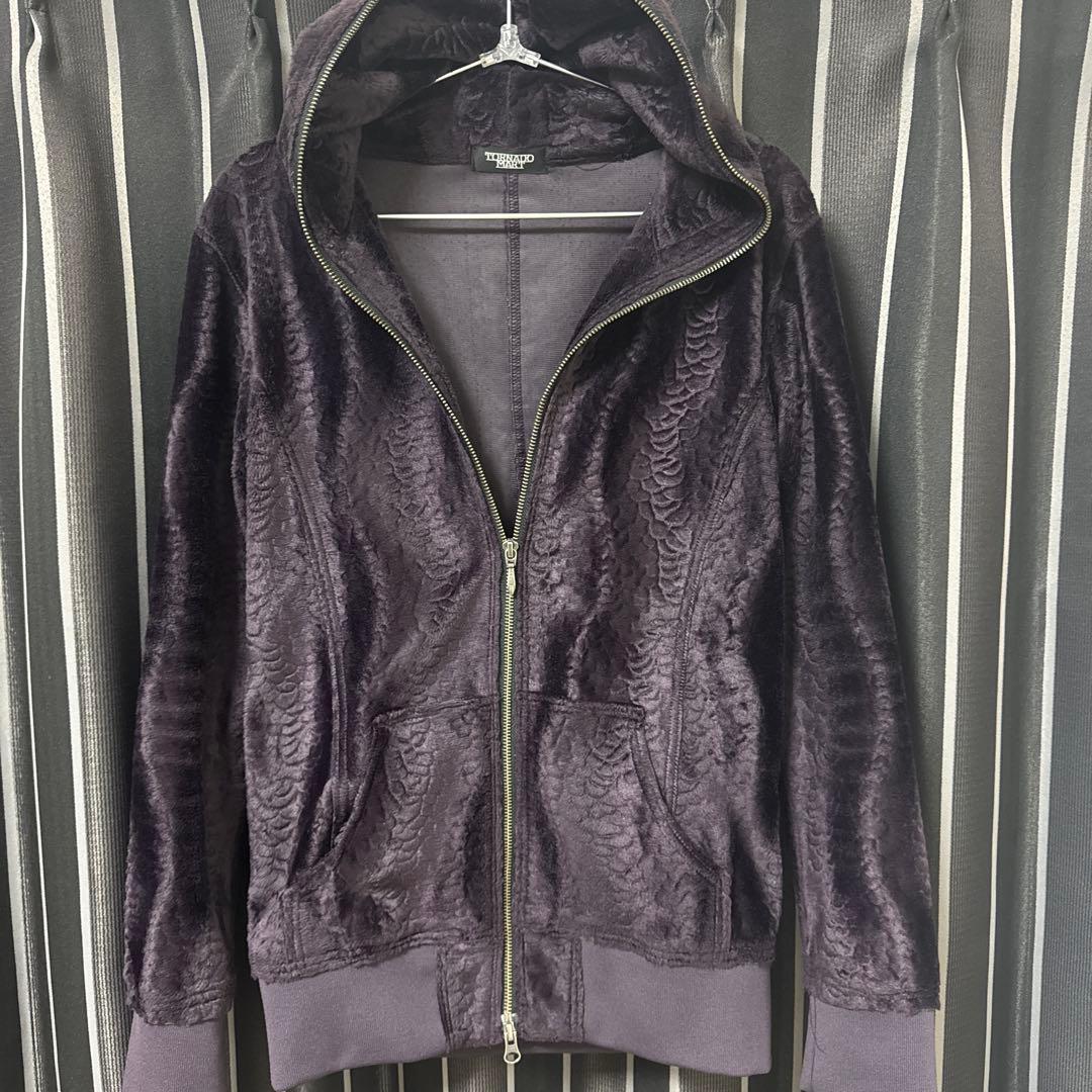 トルネードマート　デフォルメパイソンエンボスパーカー