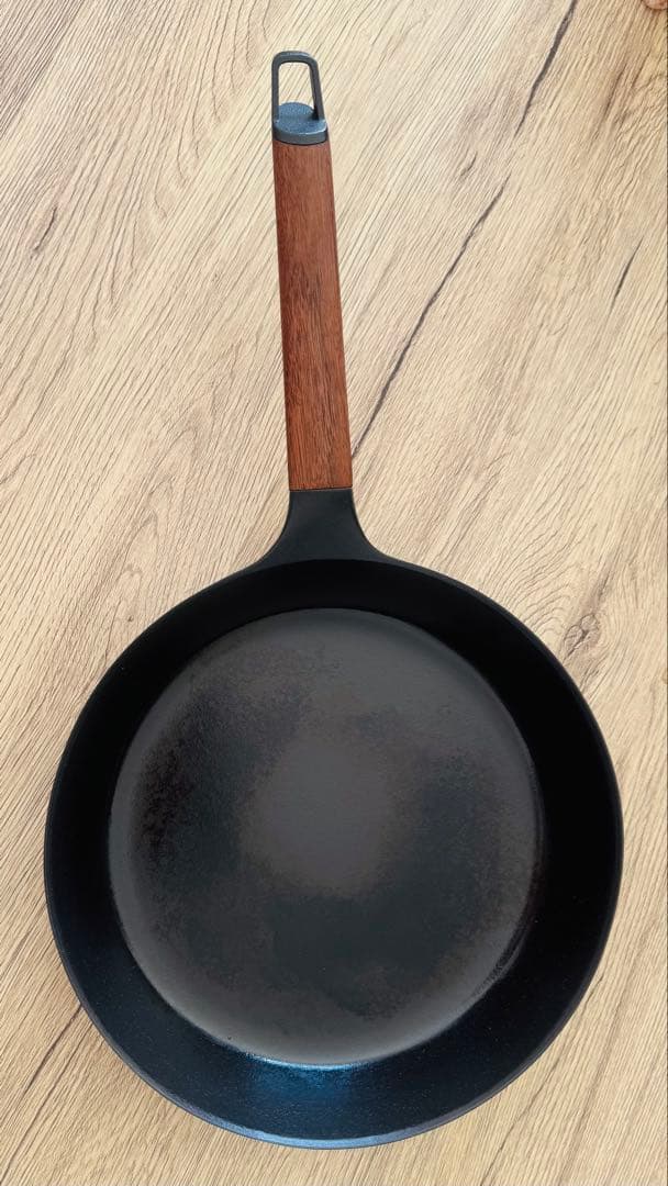 バーミキュラ鋳鉄フライパン 木製ハンドル 蓋付き