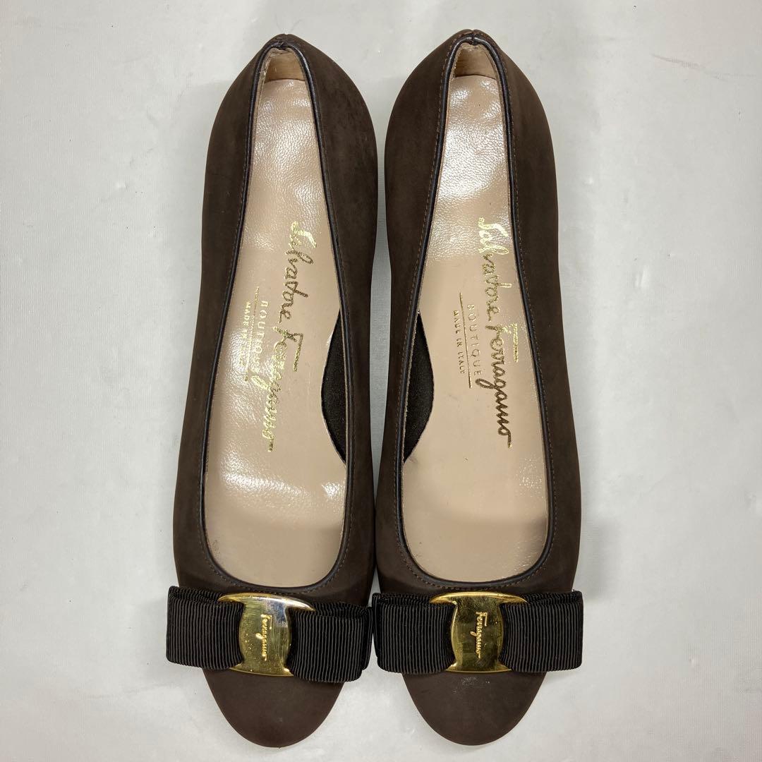 美品】フェラガモ ヴァラリボン スエード ブラウン パンプス 22.0