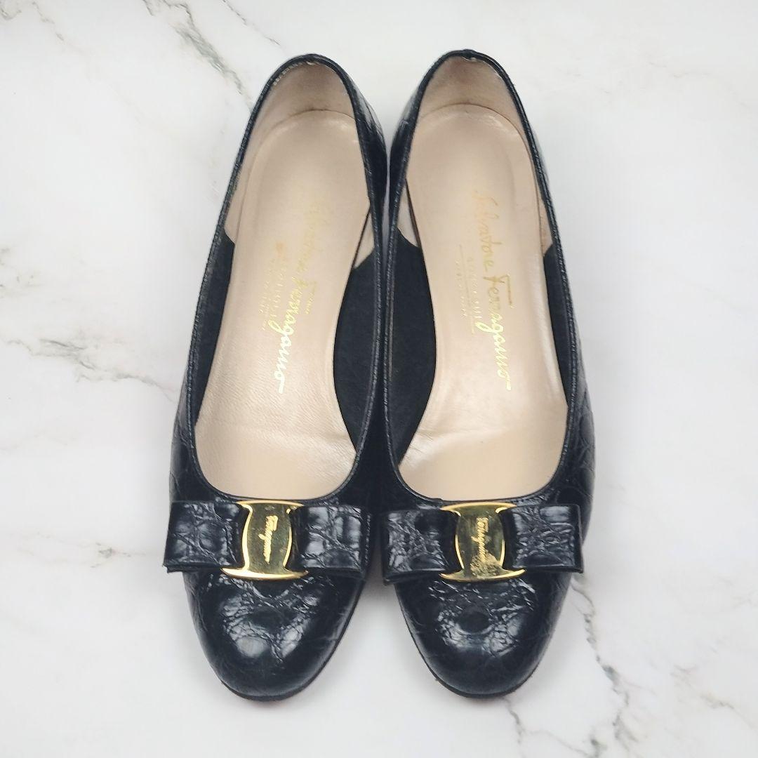 フェラガモ ヴァラ リボン パンプス 黒 イタリア製 レザー