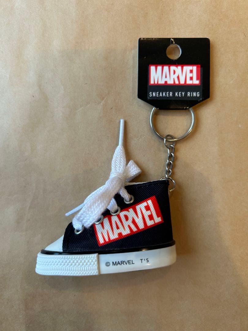 マーベル　アベンジャーズ　スニーカー　キーホルダー　スパイダーマン　アイアンマン