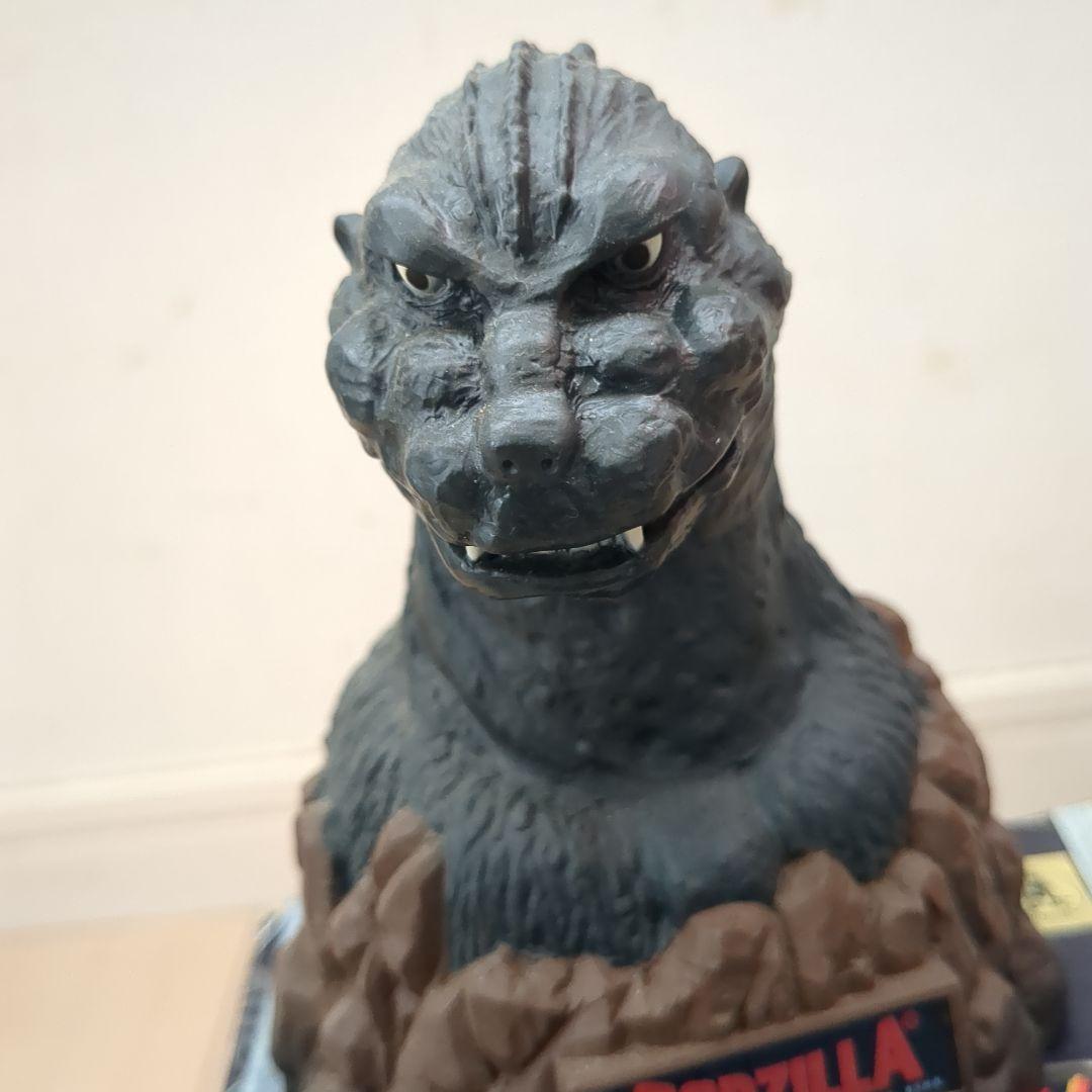 リア物ゴジラ貯金箱激 - メルカリ